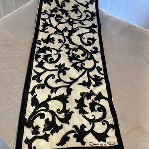 Oscar de la renta black white silk/wool scarf 4 foot long
